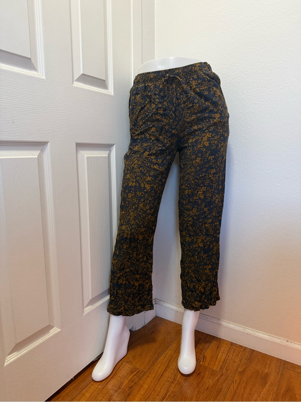Black & Mustard Floral Print Elastic-Waist Pants